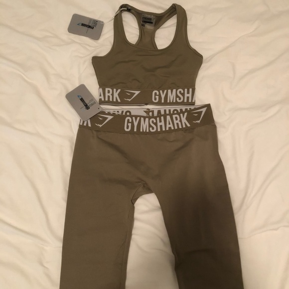 Gymshark Pants - Gymshark sports bra and leggings set